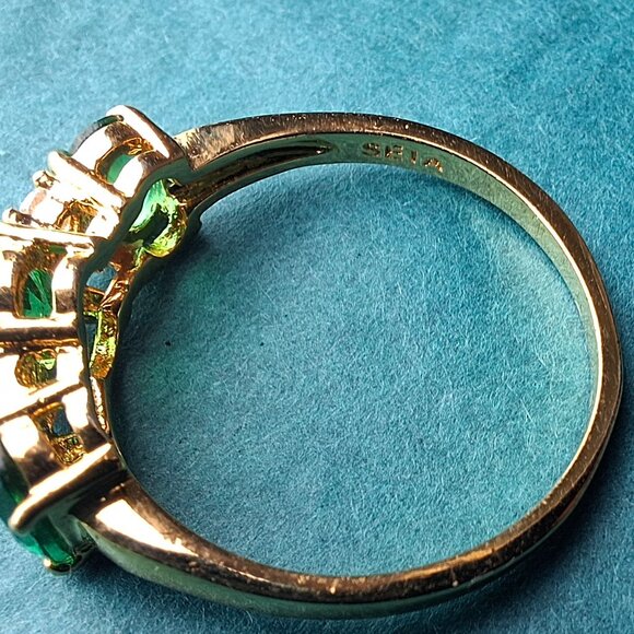 2/25$ Vintage Seta ring gold tone with green and white stones sz 8 - Picture 4 of 4
